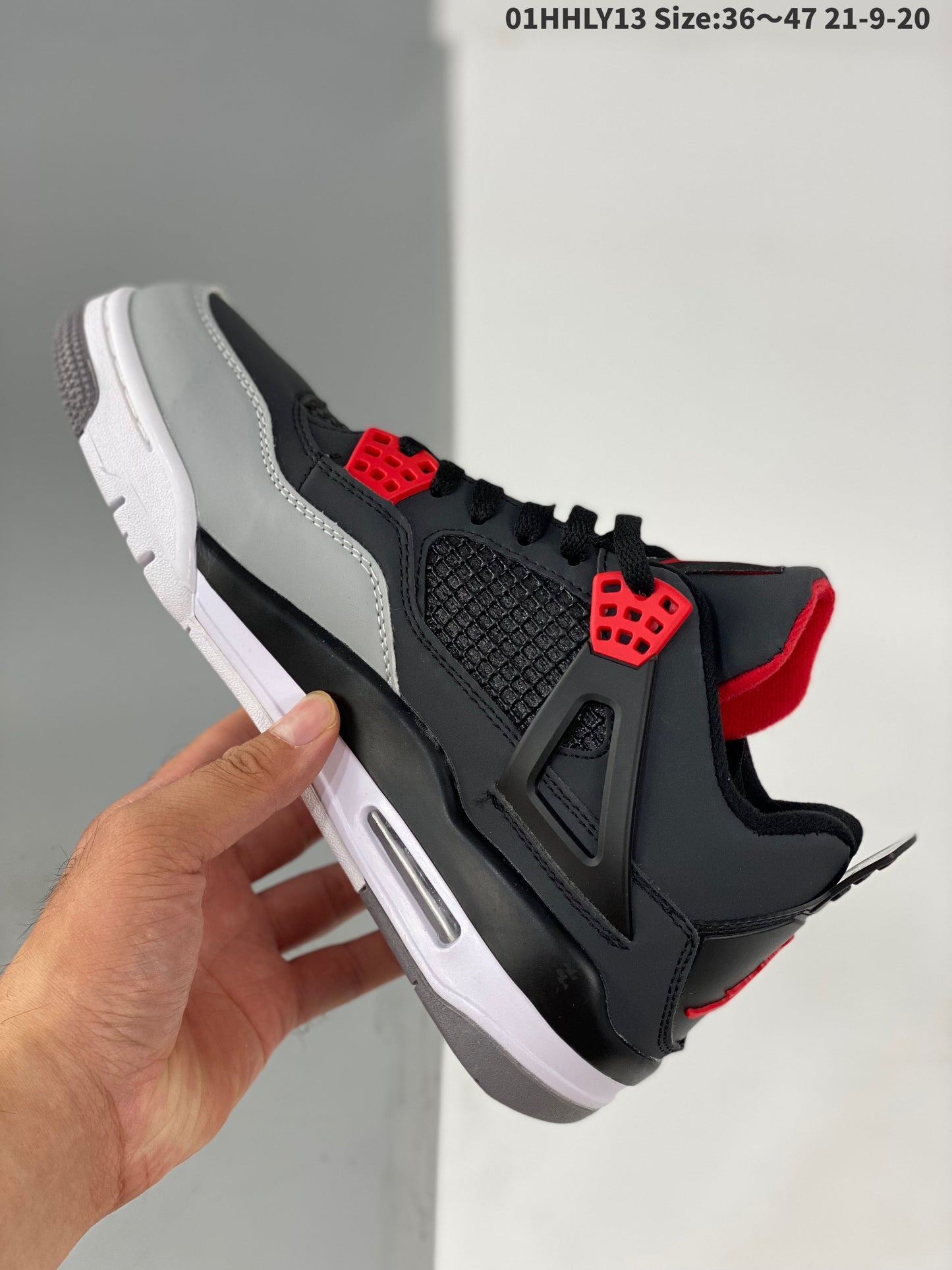 AIR JORDAN 4