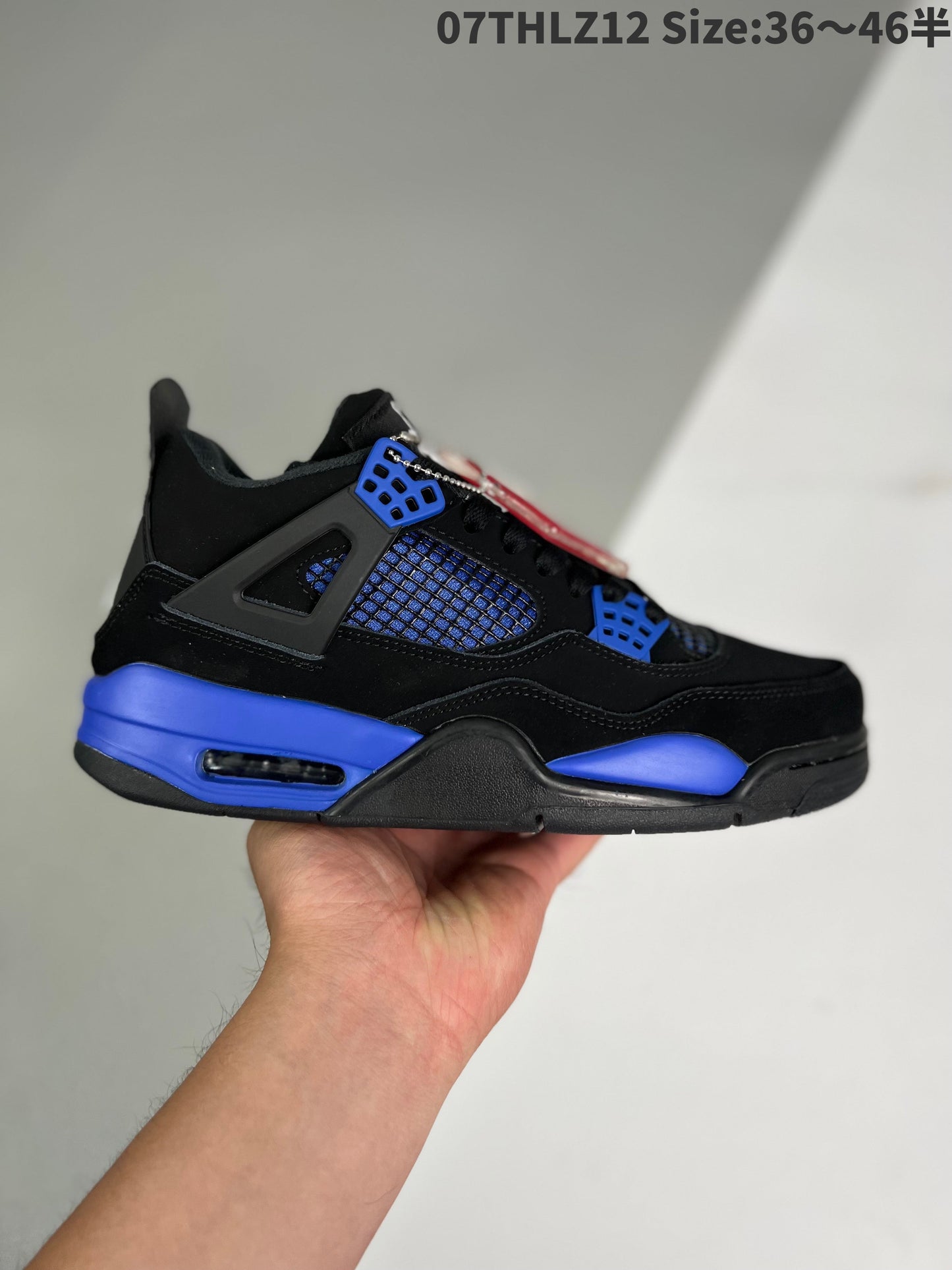 AIR JORDAN 4