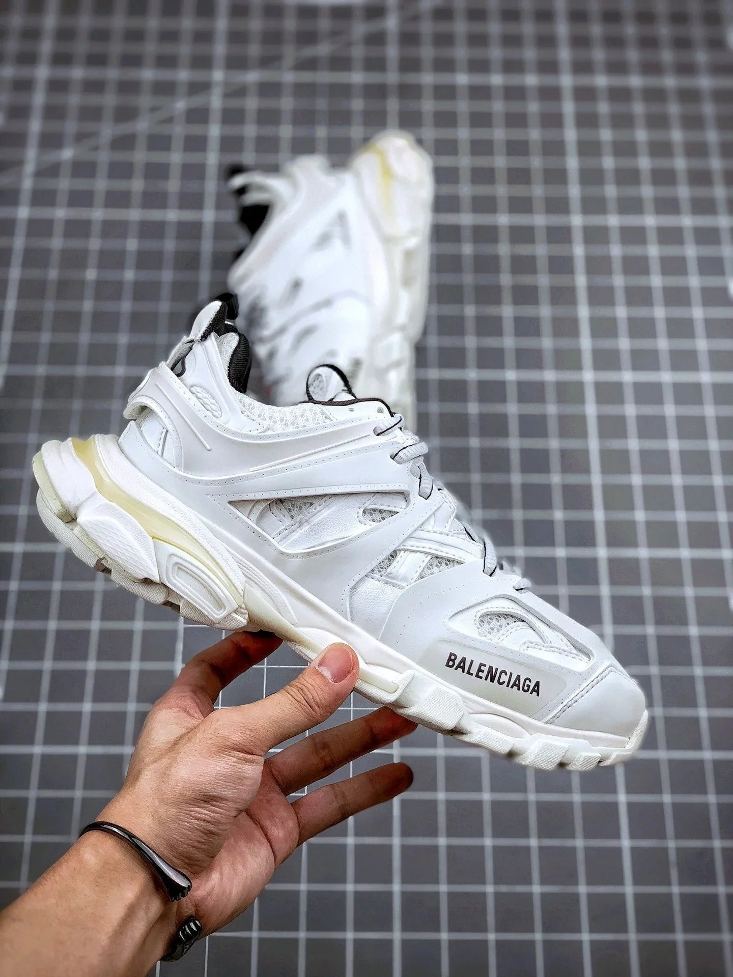 BALENCIAGA