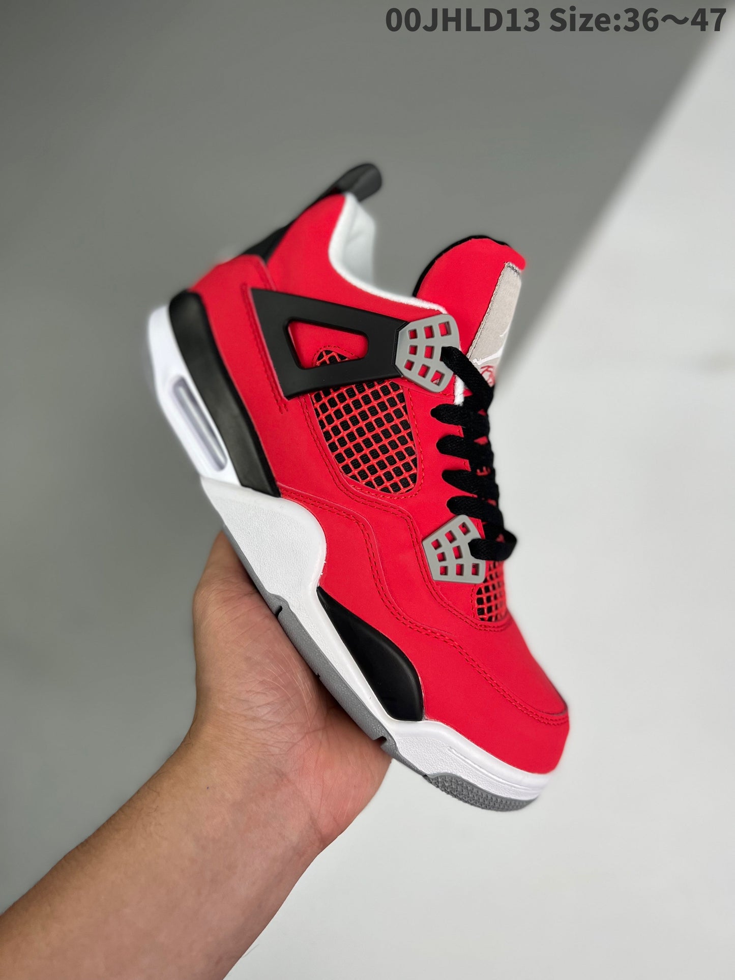 AIR JORDAN 4